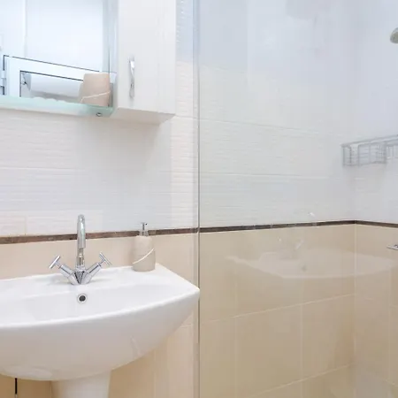 Spacious - Philadelphia Sofia