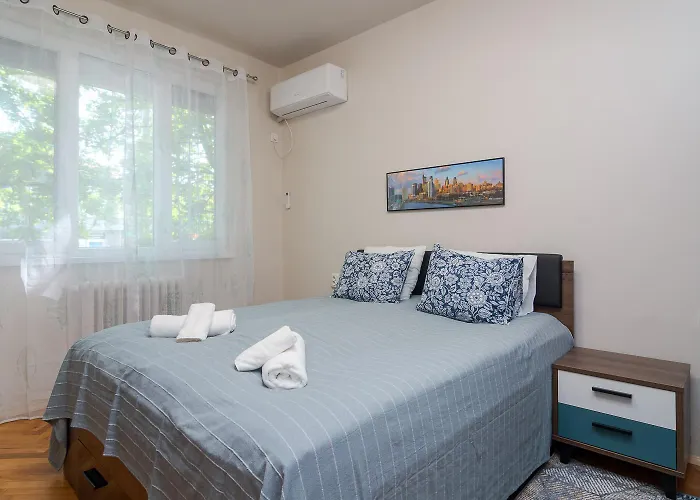 Spacious - Philadelphia Sofia